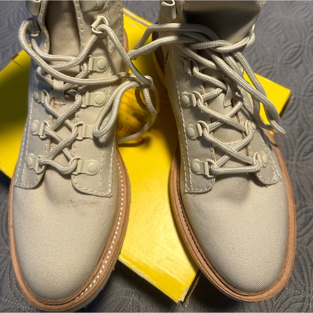 Boots size 9